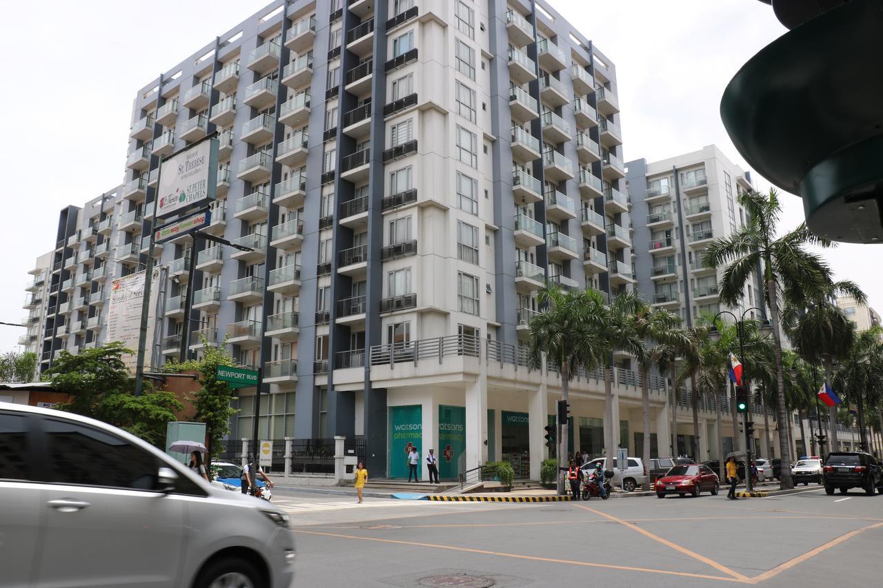 One Palm Tree Villas Manila Exterior foto